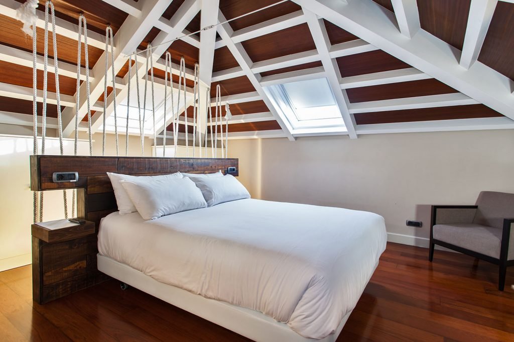 dormir en el faro de finisterre